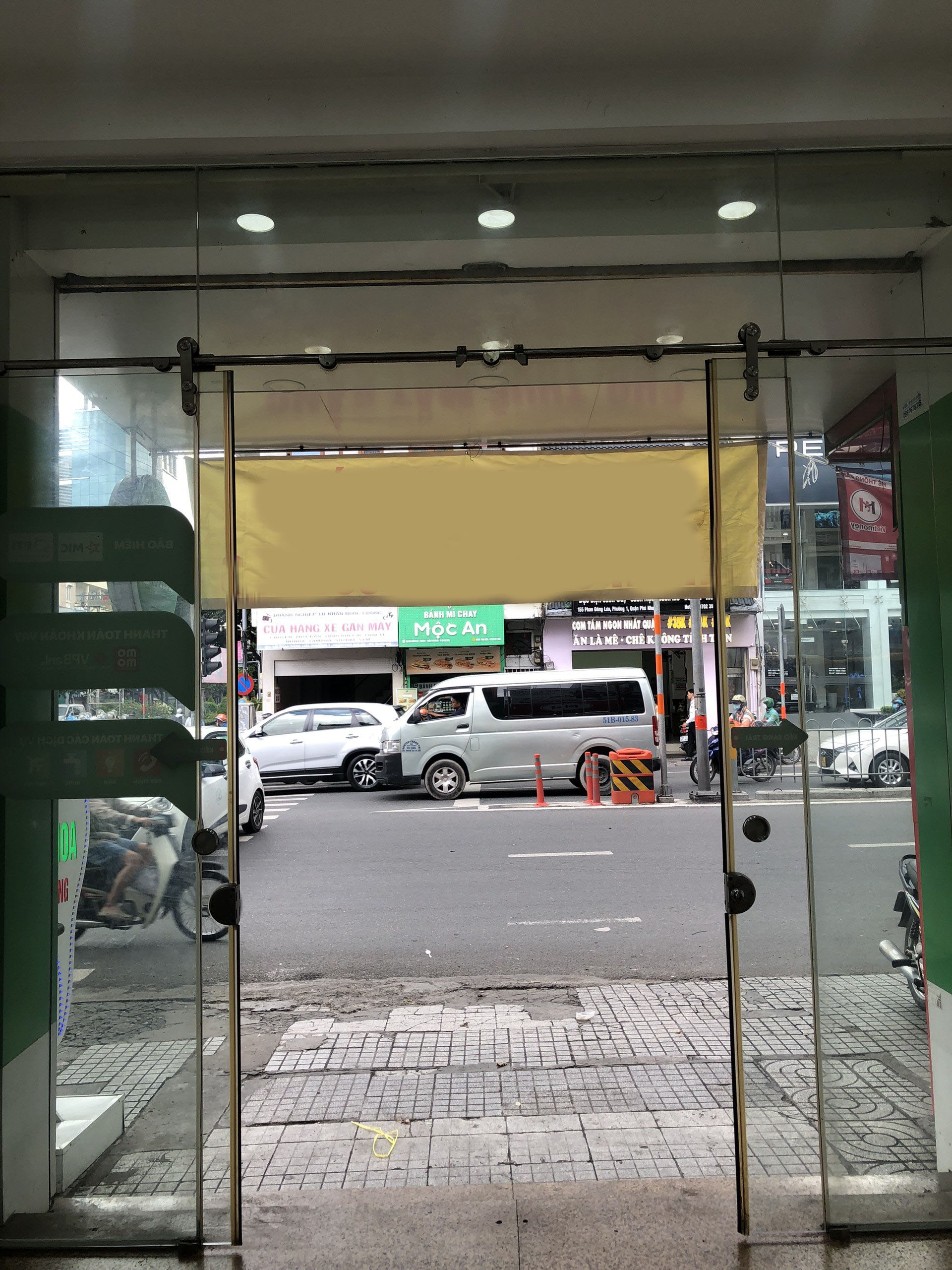 Cho thuê mặt bằng lối đi riêng mặt tiền Phan Đăng Lưu , Phường 3 , Quận Phú Nhuận